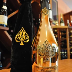 Ruou Champagne Armand de Brignac Gold Brut Moscato