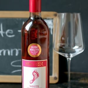 Vang Barefoot White Zinfandel