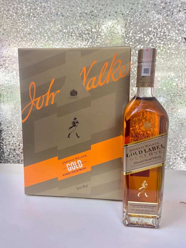 Johnnie Walker Gold Label Reserve Hop Qua Tet 2023