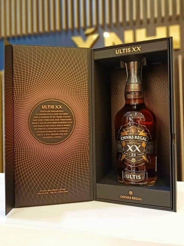 Ruou Chivas Regal Ultis XX 20 Nam