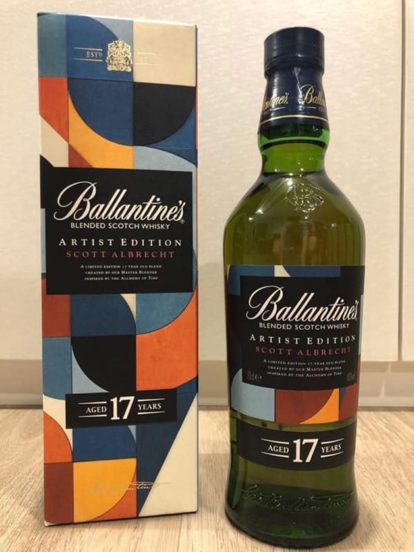 Ruou Ballantine’s 17 Artist Edition