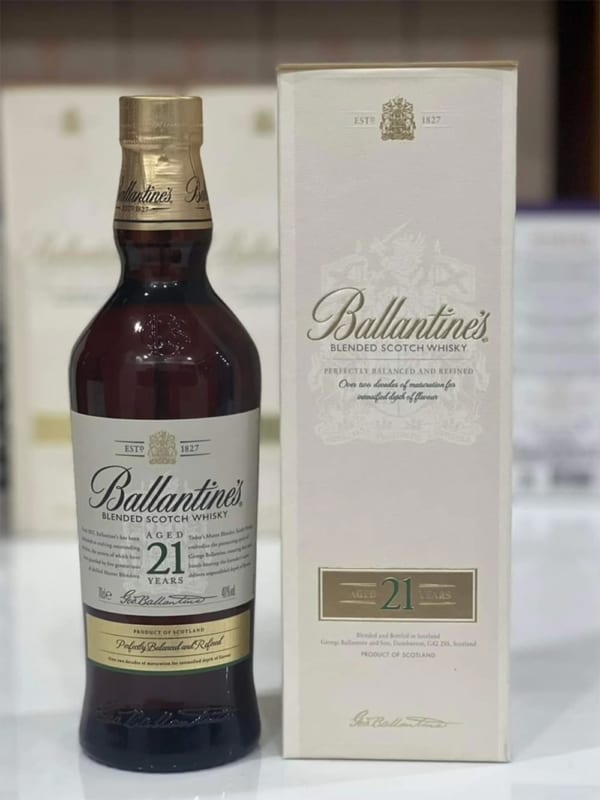 Ruou Ballantines 21 nam