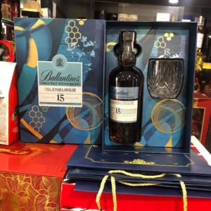 Ruou Ballantine’s Glenburgie 15 nam hop qua tet 2023