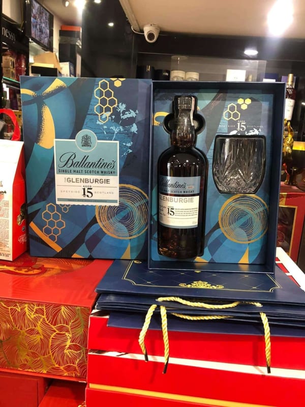 Ruou Ballantine’s Glenburgie 15 nam hop qua tet 2023